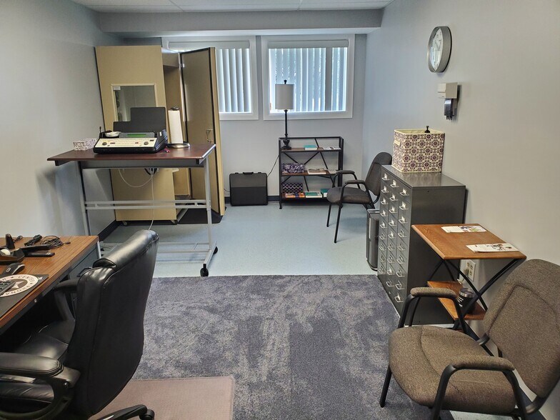 More Photos Of 7857 Enon Dr, Hollins Medical For Sale