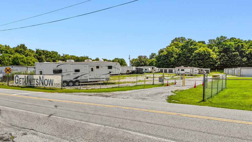 More Photos Of 212 Warfield Blvd, Clarksville Self Storage For Sale