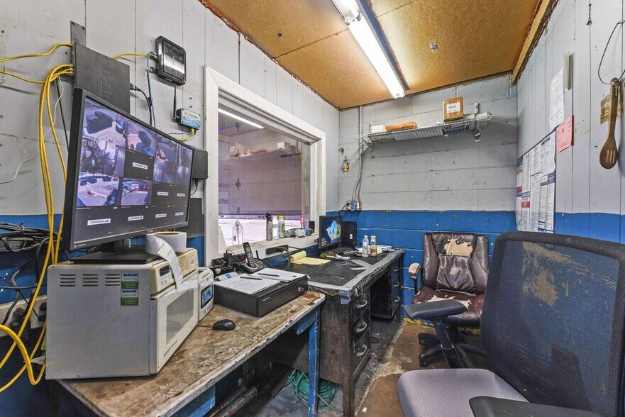 More Photos Of 690-696 River St, Troy Freestanding For Sale