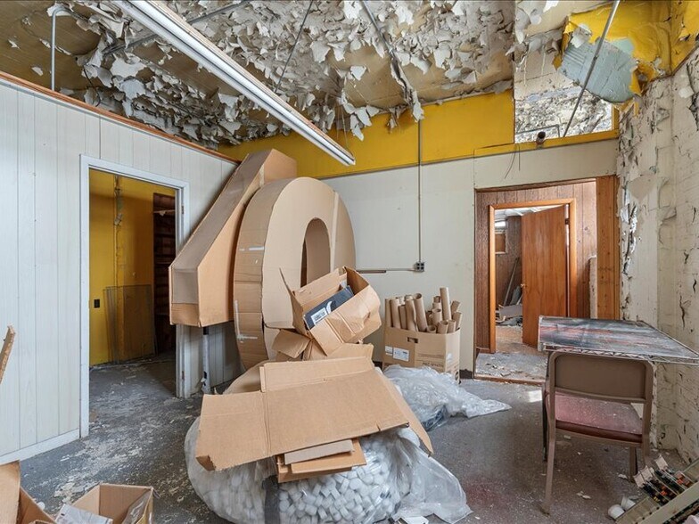 More Photos Of 808-822 Burnet Ave, Syracuse Warehouse For Sale