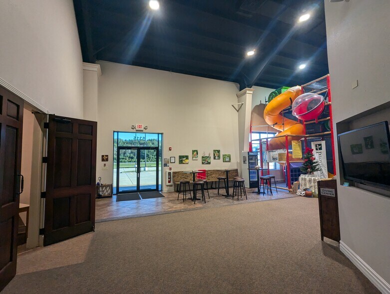 More Photos Of 5315 N Twin City Hwy, Nederland Warehouse For Sale