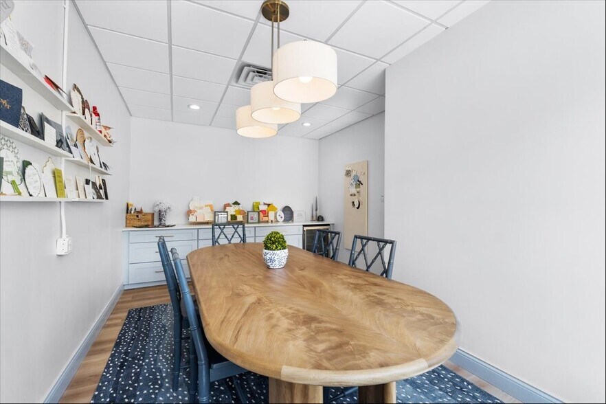 More Photos Of 7727 Clayton Rd, Saint Louis Storefront For Sale