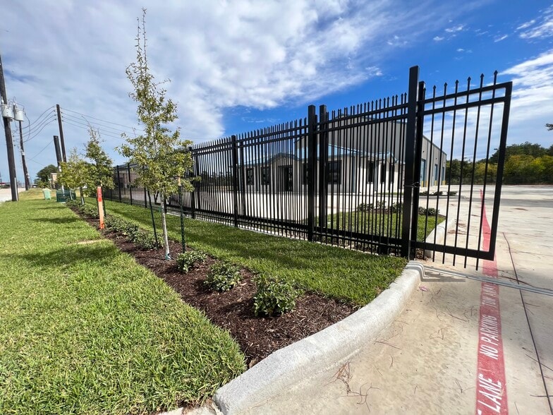 More Photos Of 18630 Intercontinental Crossing Dr, Houston Warehouse For Lease