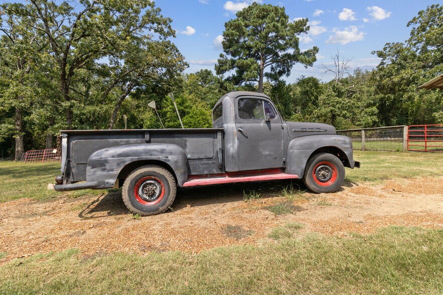 More Photos Of 750 N US Highway 287, Palestine Multifamily For Sale