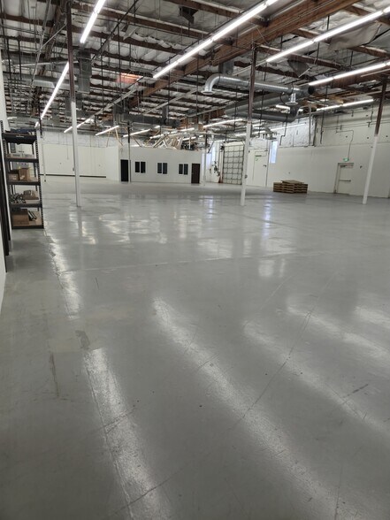 More Photos Of 20600 Plummer St, Chatsworth Manufacturing For Lease