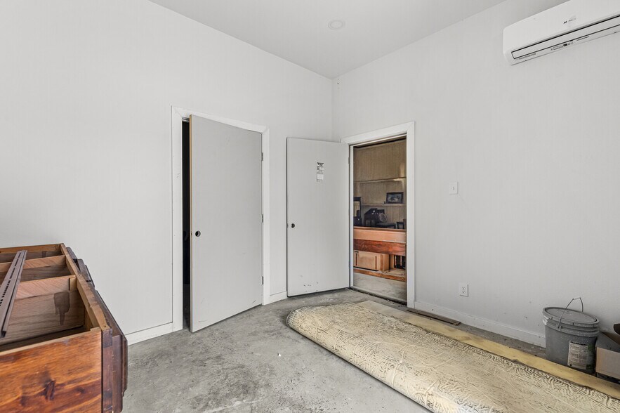 More Photos Of 6854 Old Lorena Rd, Lorena Coworking Space