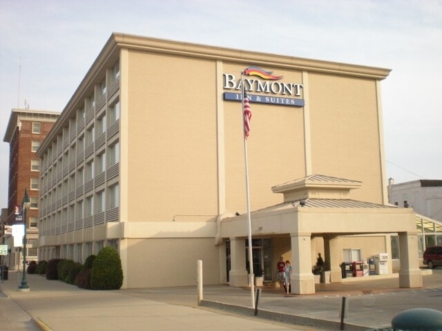 Primary Photo Of 325 Main St, Keokuk Hotel For Sale