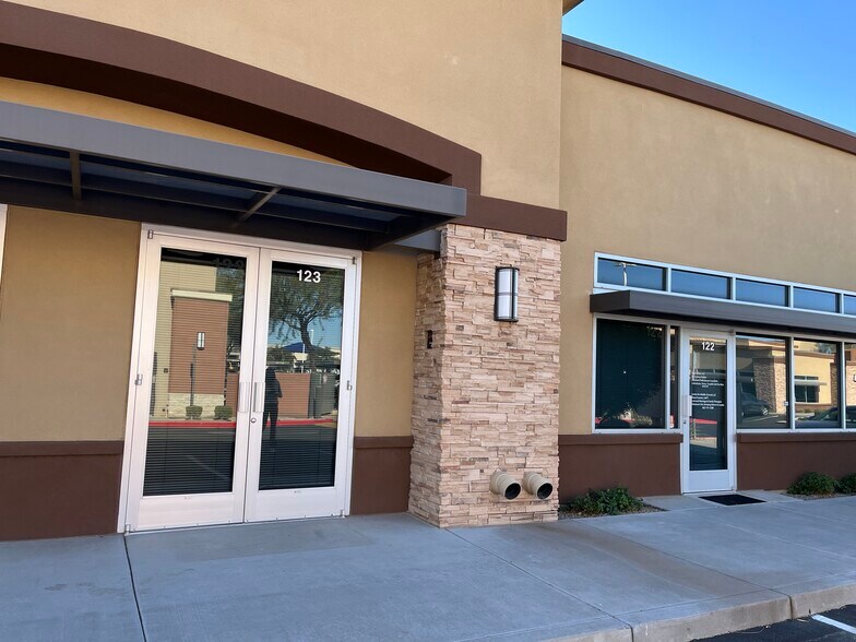 More Photos Of 15825 S 46th St, Phoenix Office For Sale