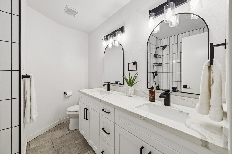 More Photos Of 10826 Lynbrook Dr, Houston Apartments For Sale