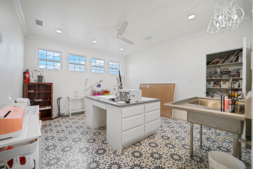 More Photos Of 741 County Road 159, Kenedy Flex For Sale