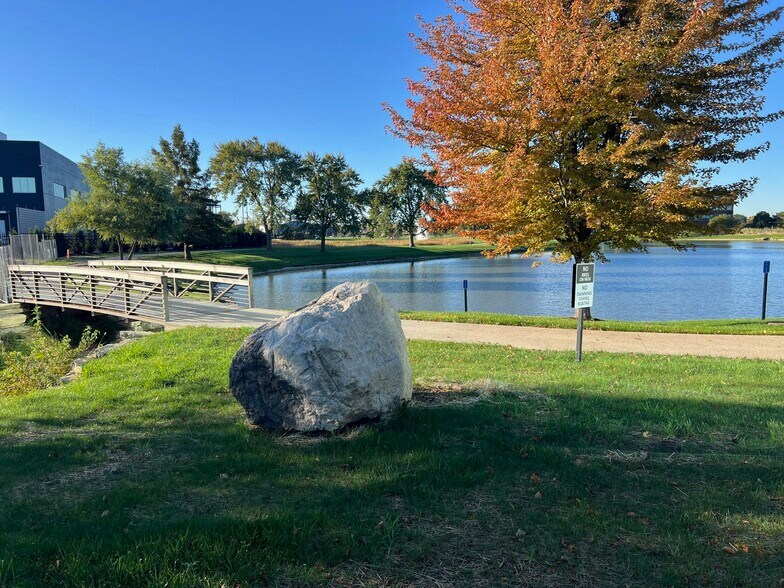 More Photos Of 650 E Devon Ave, Itasca Office For Lease