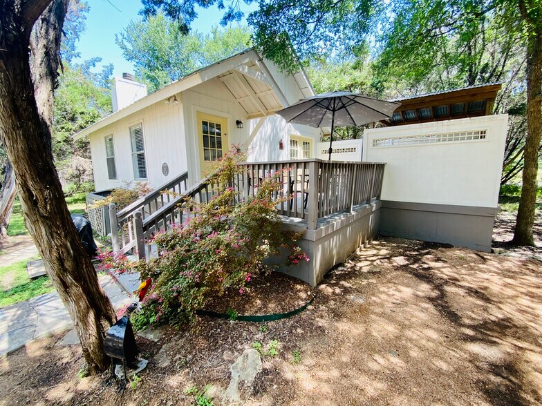 More Photos Of 104 Scudder Ln, Wimberley Hotel For Sale