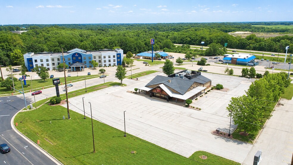 Primary Photo Of 2660 S Dirksen Pky, Springfield Restaurant For Sale