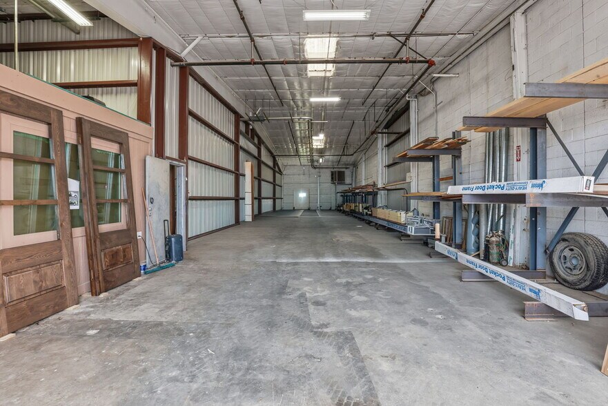 More Photos Of 113 E Pioneer St, Phoenix Warehouse For Lease