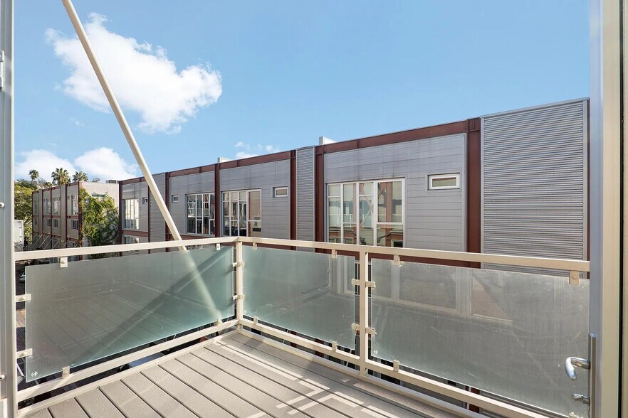 More Photos Of 3450 Cahuenga Blvd W, Los Angeles Office Residential For Sale