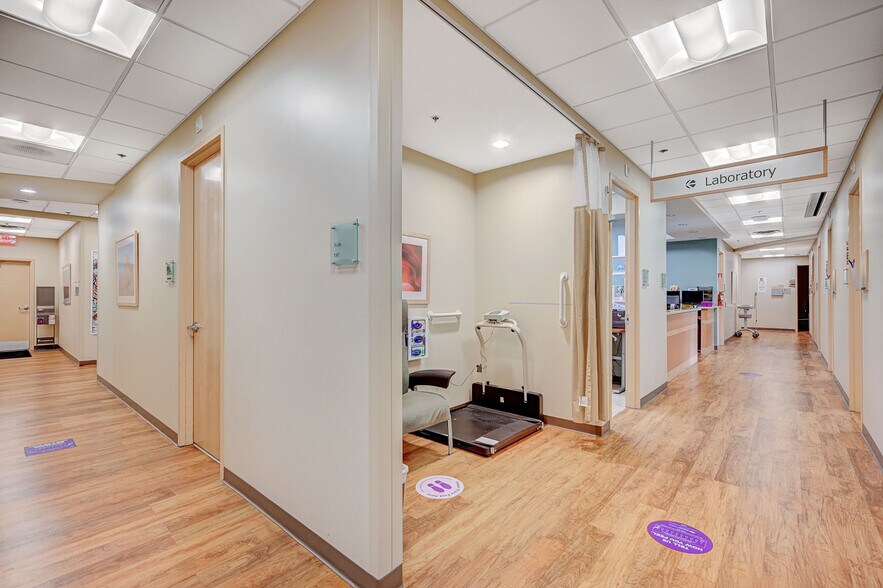 More Photos Of 270 W Lake Mead Pky, Henderson Freestanding For Sale