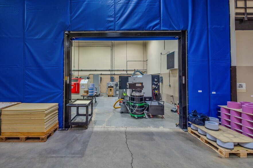More Photos Of 1525 Holmes Rd, Elgin Industrial For Sale
