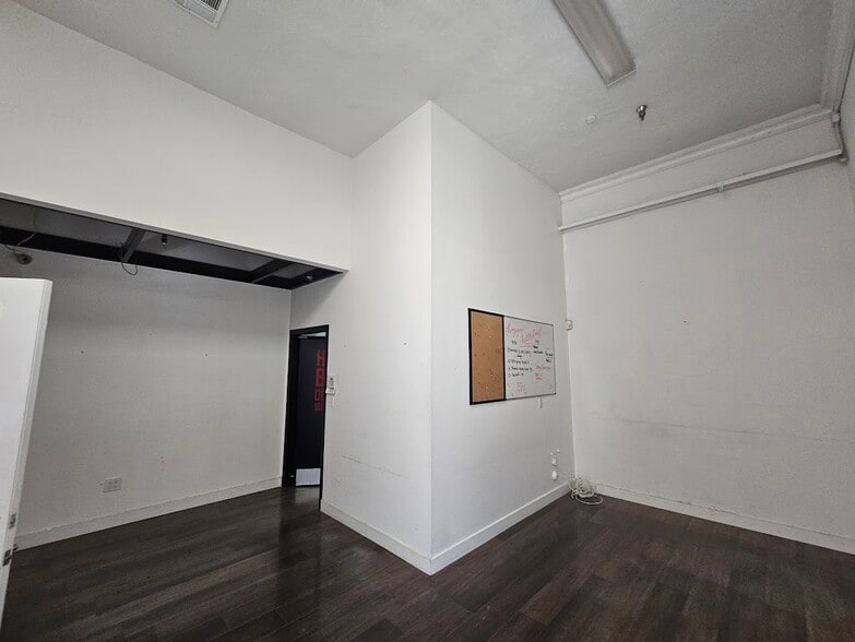 More Photos Of 400 W Pico Blvd, Los Angeles Health Club For Lease