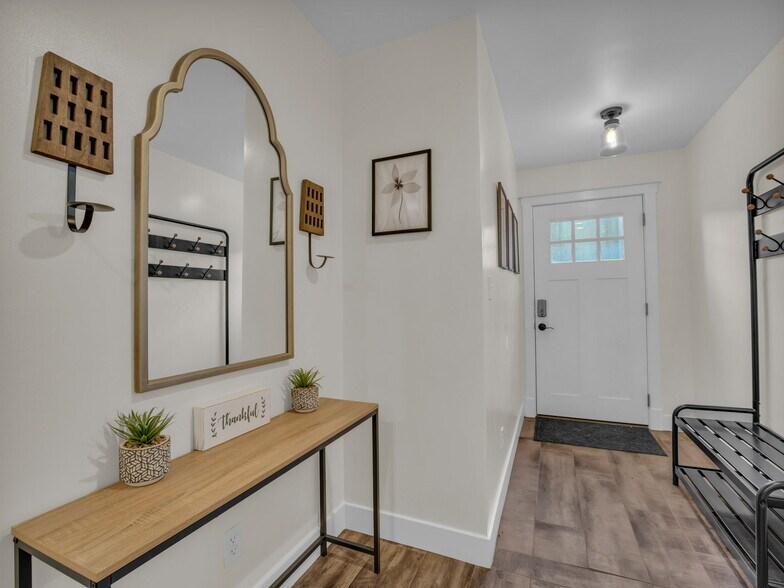 More Photos Of 135 E 200 N, Kanosh Hospitality For Sale