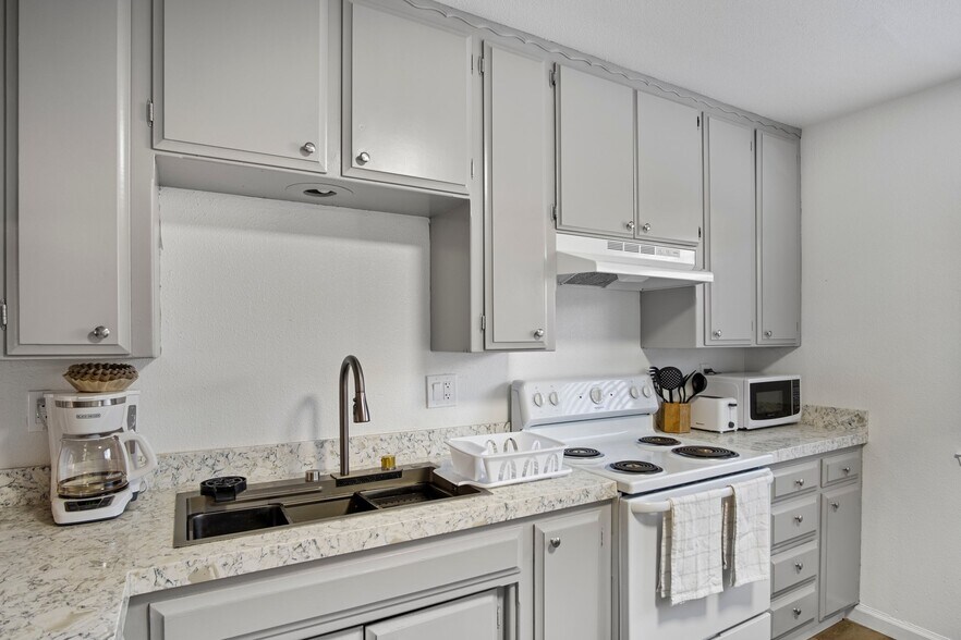 More Photos Of 116 Covena Ave, Modesto Apartments For Sale