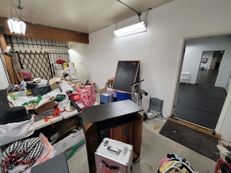 More Photos Of 1221 Cushman Ave, San Diego Service For Lease
