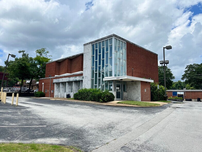 More Photos Of 3535 Brainerd Rd, Chattanooga Bank For Lease
