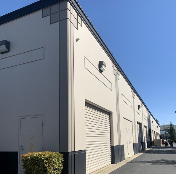 More Photos Of 7401 Galilee Rd, Roseville Flex For Lease