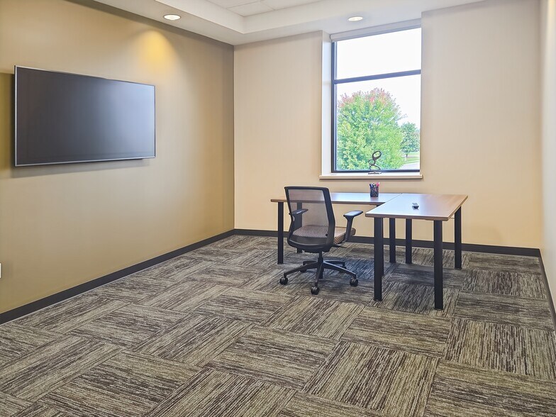 More Photos Of 3402 Oakwood Mall Dr, Eau Claire Coworking Space