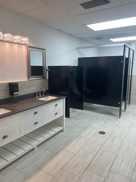 More Photos Of 10122 Long Point Rd, Houston Medical For Lease