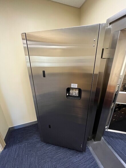 More Photos Of 136 Twin Oaks Rd, Dobson Storefront Retail Office For Lease