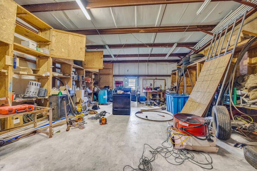 More Photos Of 252 Komplex Dr, Carnesville Warehouse For Sale