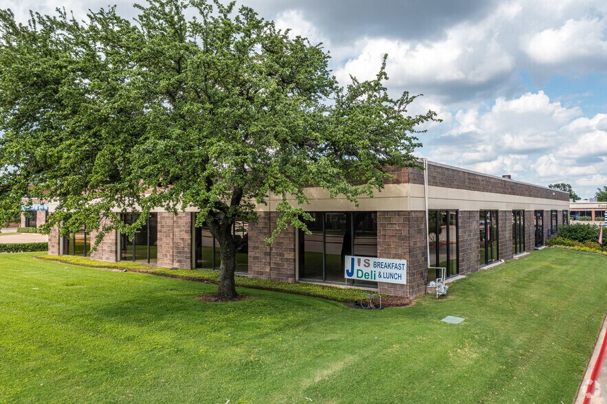 More Photos Of 11482 Luna Rd, Farmers Branch Light Distribution For Lease