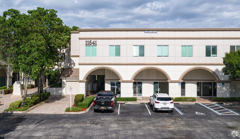 More Photos Of 11641 Kew Gardens Ave, Palm Beach Gardens Medical For Lease