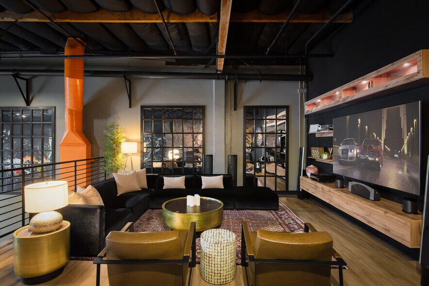 More Photos Of 3080 Airway Ave, Costa Mesa Showroom For Sale