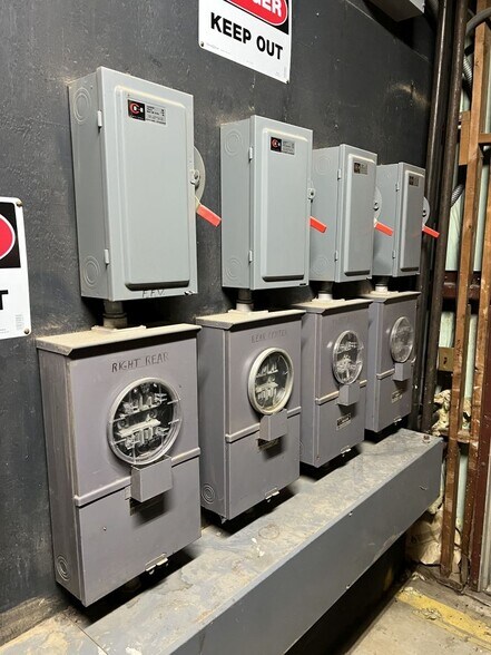 More Photos Of 160 N Branford Rd, Branford Warehouse For Sale