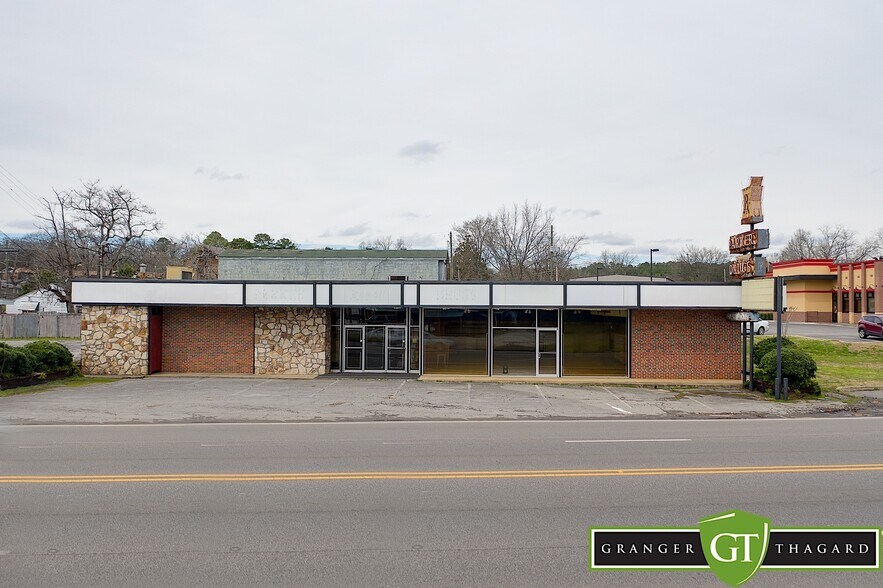 More Photos Of 7516 Parkway Dr SW, Leeds Freestanding For Sale