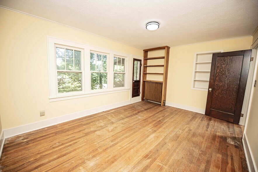 More Photos Of 1348 E Cherry St, Springfield Office For Lease