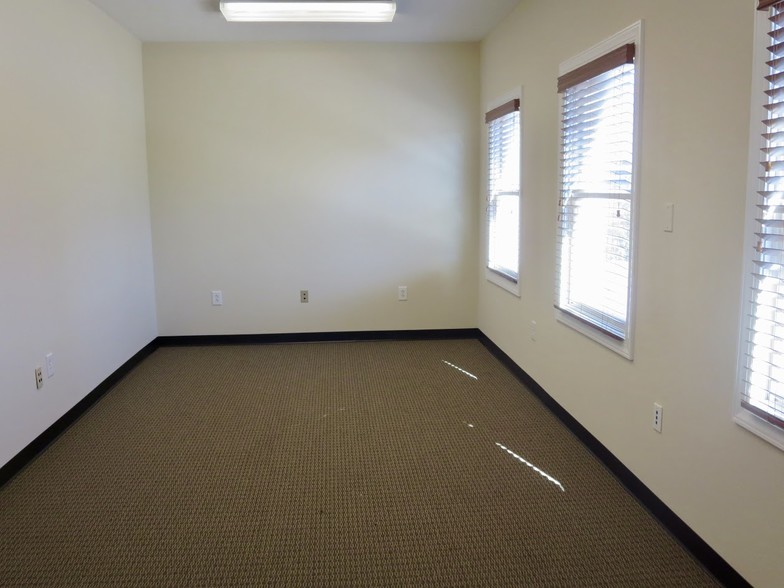 More Photos Of 321 Dick St, Fayetteville Medical For Sale