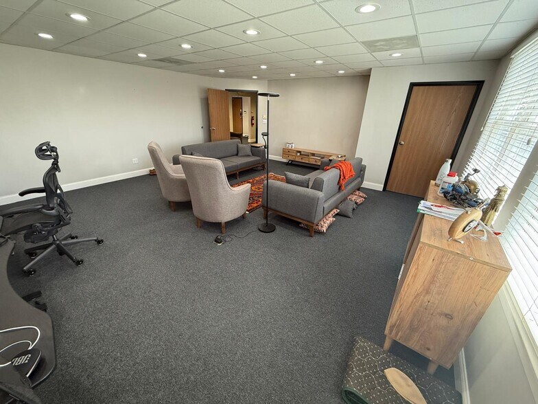 More Photos Of 271 US Highway 46, Fairfield Office Residential For Lease