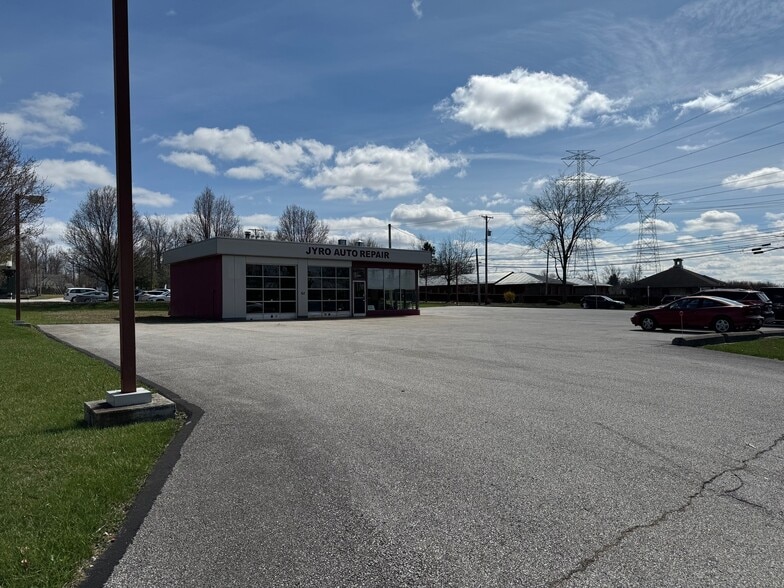 More Photos Of 10191 Northfield Rd, Northfield Freestanding For Sale