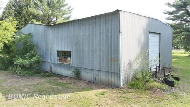 More Photos Of 9010 Dixie Hwy, Birch Run Warehouse For Lease