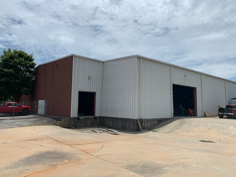 More Photos Of 4322 McBrayer Rd, Oakwood Warehouse For Lease