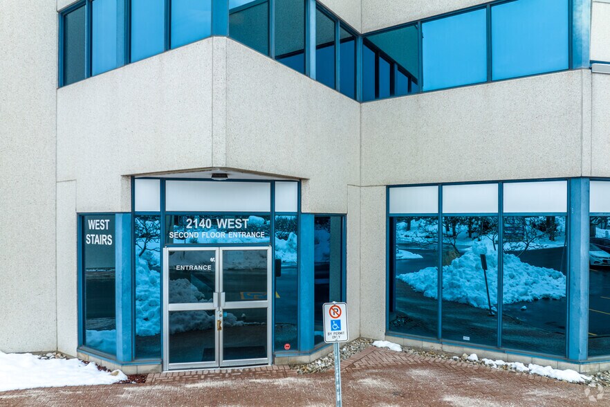 More Photos Of 2140 Winston Park Dr, Oakville Unknown For Lease