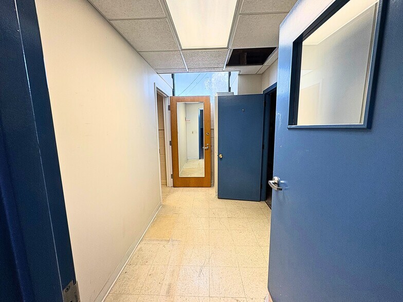 More Photos Of 123 Moore Rd, Weymouth Showroom For Lease