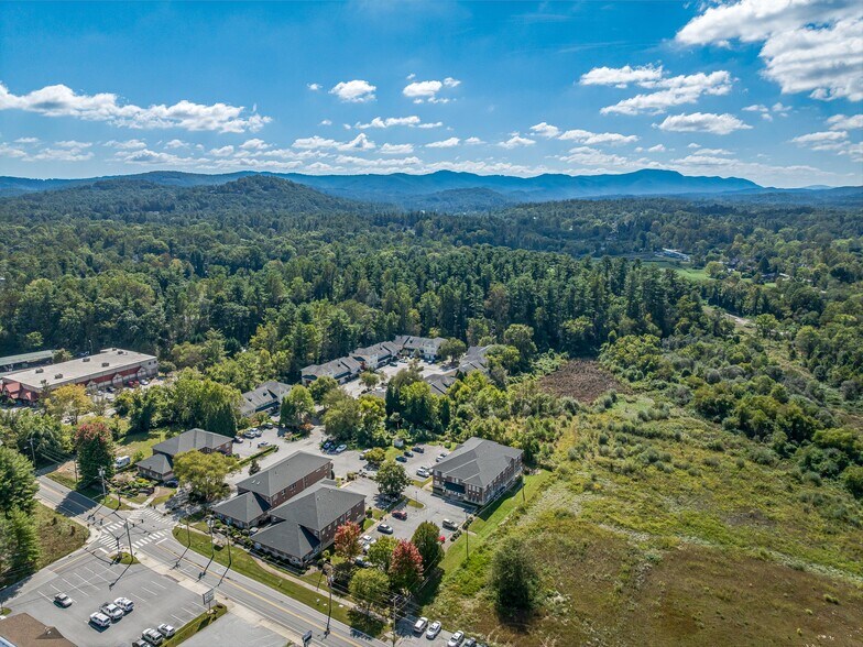 More Photos Of 120 Chadwick Square Ct, Hendersonville Medical For Sale