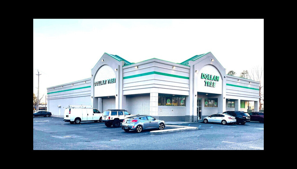 Primary Photo Of 1968 Veterans Memorial Hwy, Islandia Freestanding For Sale