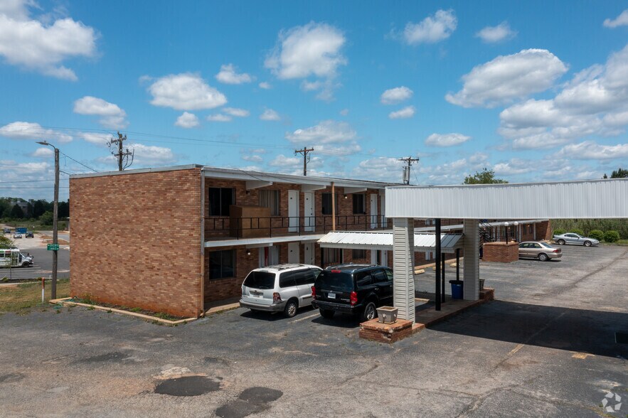 More Photos Of 215 S Main St, Mauldin Hotel For Sale