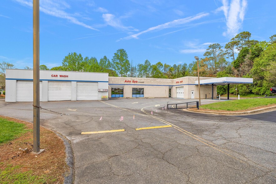 Primary Photo Of 2931 N Center St, Hickory Carwash For Sale