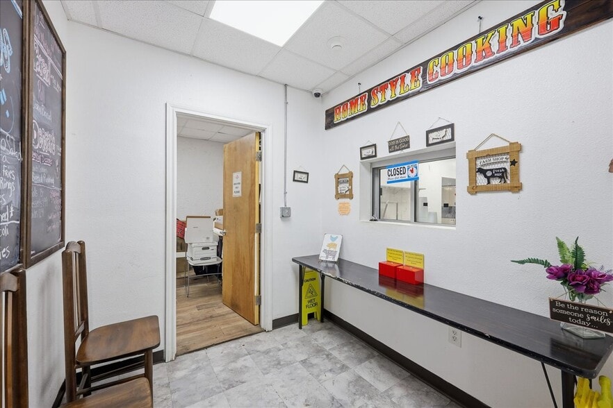 More Photos Of 3720 W Park Ave, Orange Flex For Sale