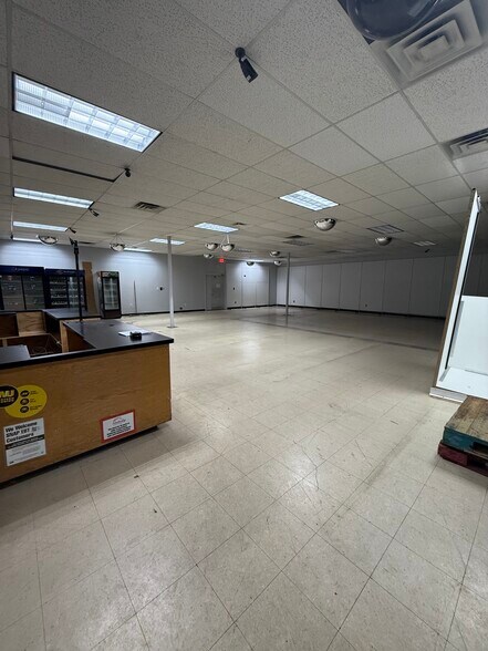 More Photos Of 1474 Anniston Dr, Lexington General Retail For Lease